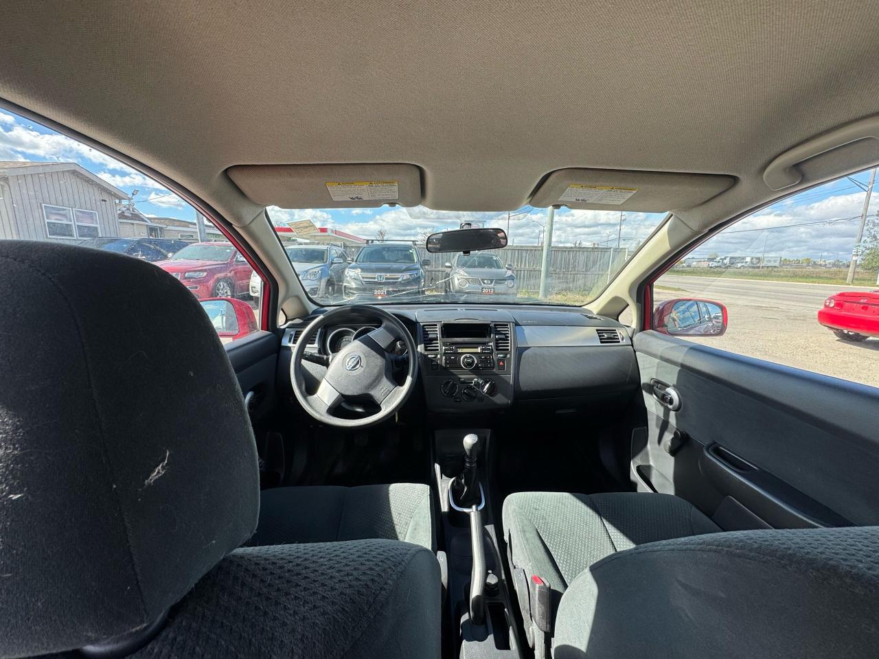2011 Nissan Versa HATCHBACK, MANUAL, ONLY 49,000KMS, CERTIFIED - Photo #13
