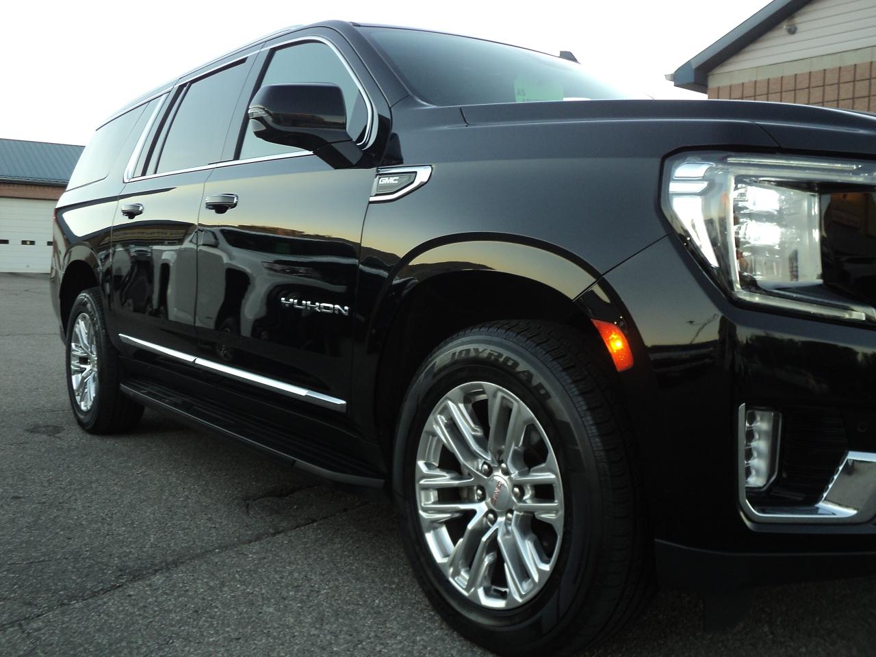 2023 GMC Yukon XL SLT 4WD 5.3L8cyl 7PassengerRoofLeatherHeatedSeats - Photo #25