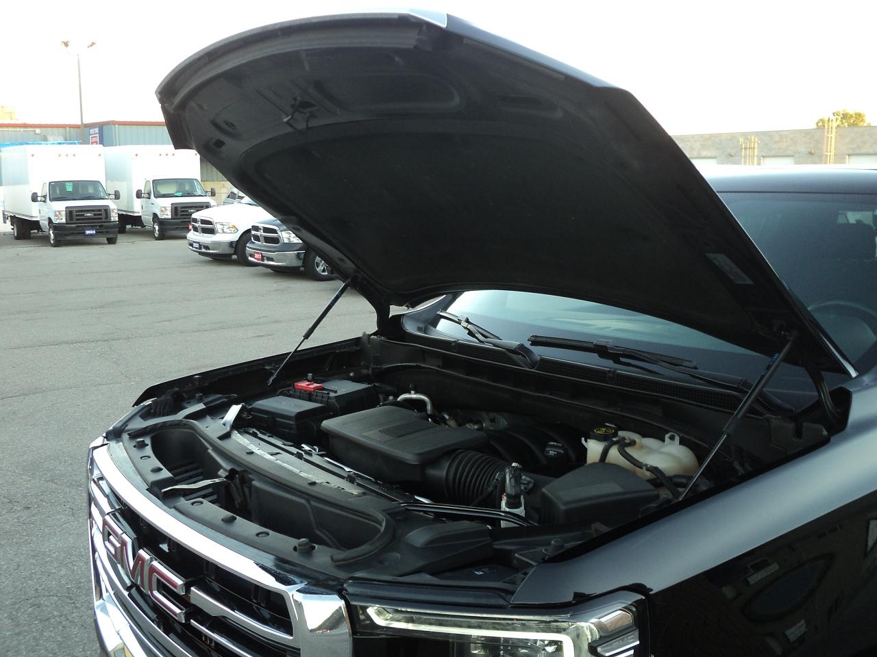 2023 GMC Yukon XL SLT 4WD 5.3L8cyl 7PassengerRoofLeatherHeatedSeats - Photo #32