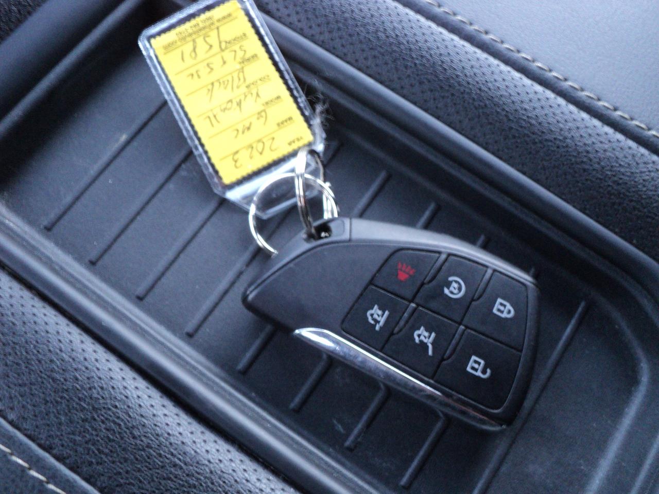 2023 GMC Yukon XL SLT 4WD 5.3L8cyl 7PassengerRoofLeatherHeatedSeats - Photo #37