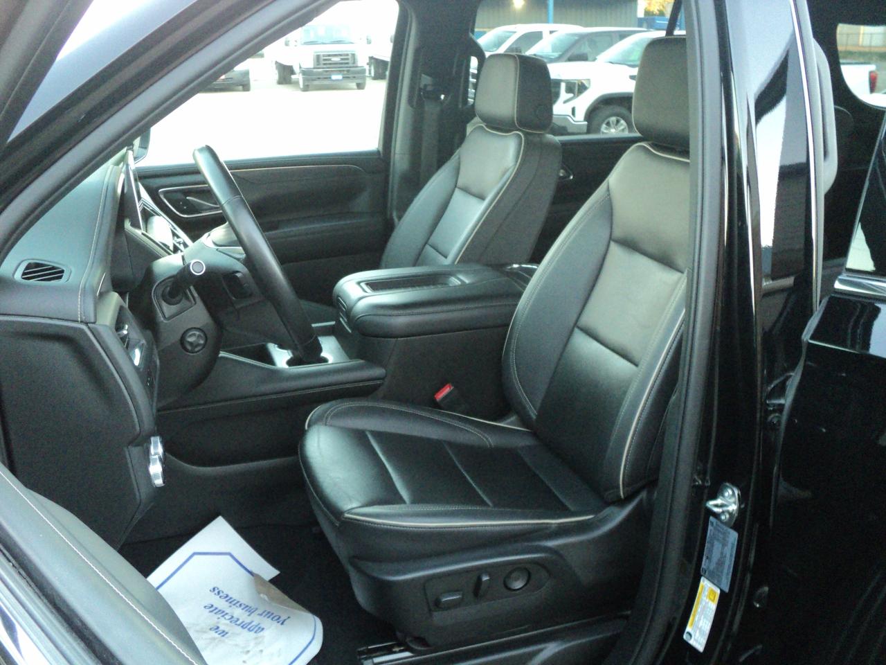 2023 GMC Yukon XL SLT 4WD 5.3L8cyl 7PassengerRoofLeatherHeatedSeats - Photo #11