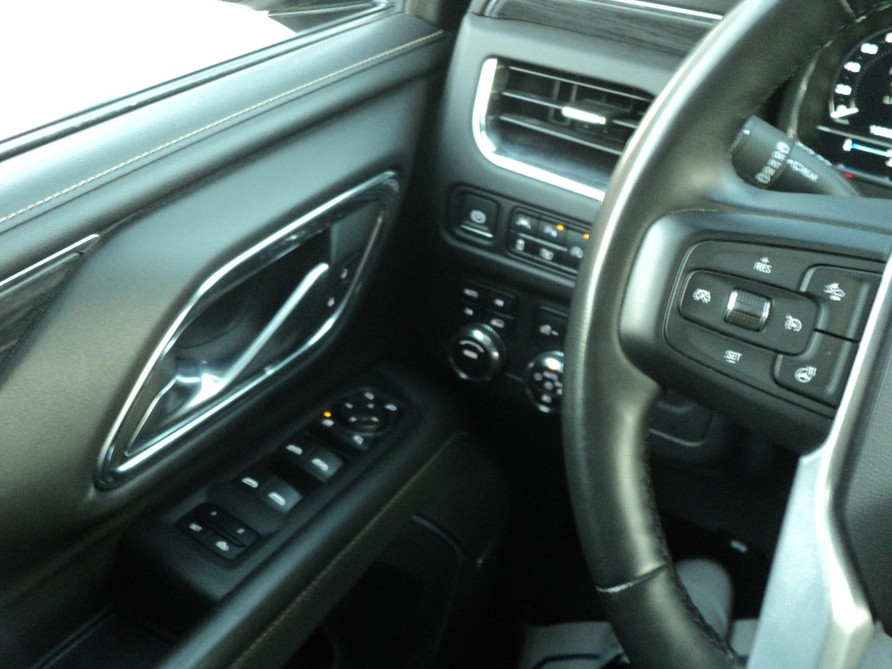 2023 GMC Yukon XL SLT 4WD 5.3L8cyl 7PassengerRoofLeatherHeatedSeats - Photo #22
