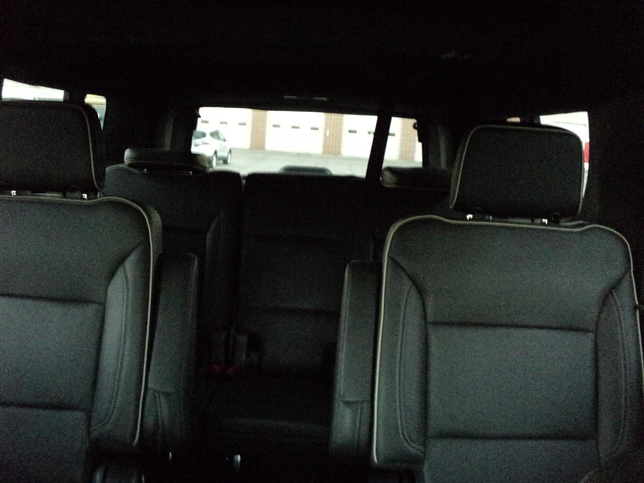 2023 GMC Yukon XL SLT 4WD 5.3L8cyl 7PassengerRoofLeatherHeatedSeats - Photo #13