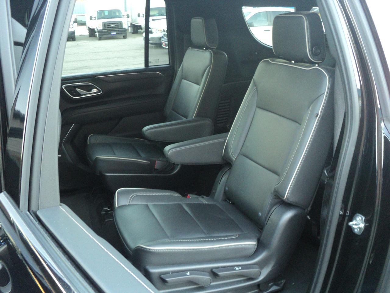 2023 GMC Yukon XL SLT 4WD 5.3L8cyl 7PassengerRoofLeatherHeatedSeats - Photo #12