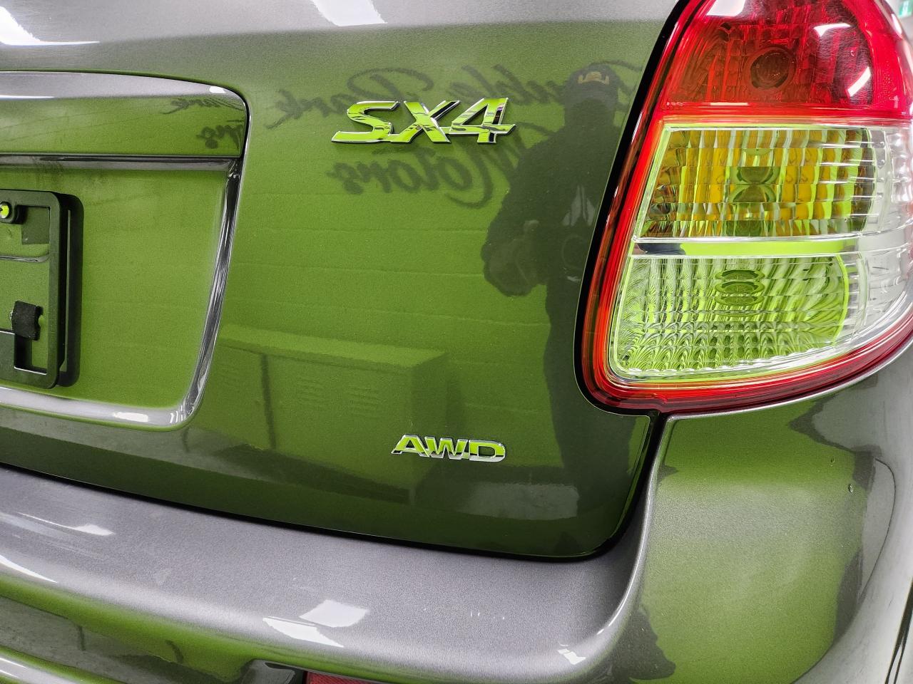 2012 Suzuki SX4 JLX NO ACCIDENTS LOW MILEAGE H'TED SEATS CLEAN - Photo #9