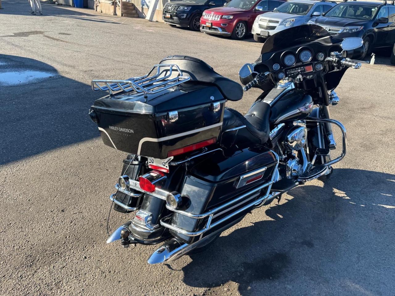 2003 Harley-Davidson Electra Glide Classic EXHAUST, LIGHT DAMAGE, 46KMS, CLEAN TITLE, AS IS Photo4