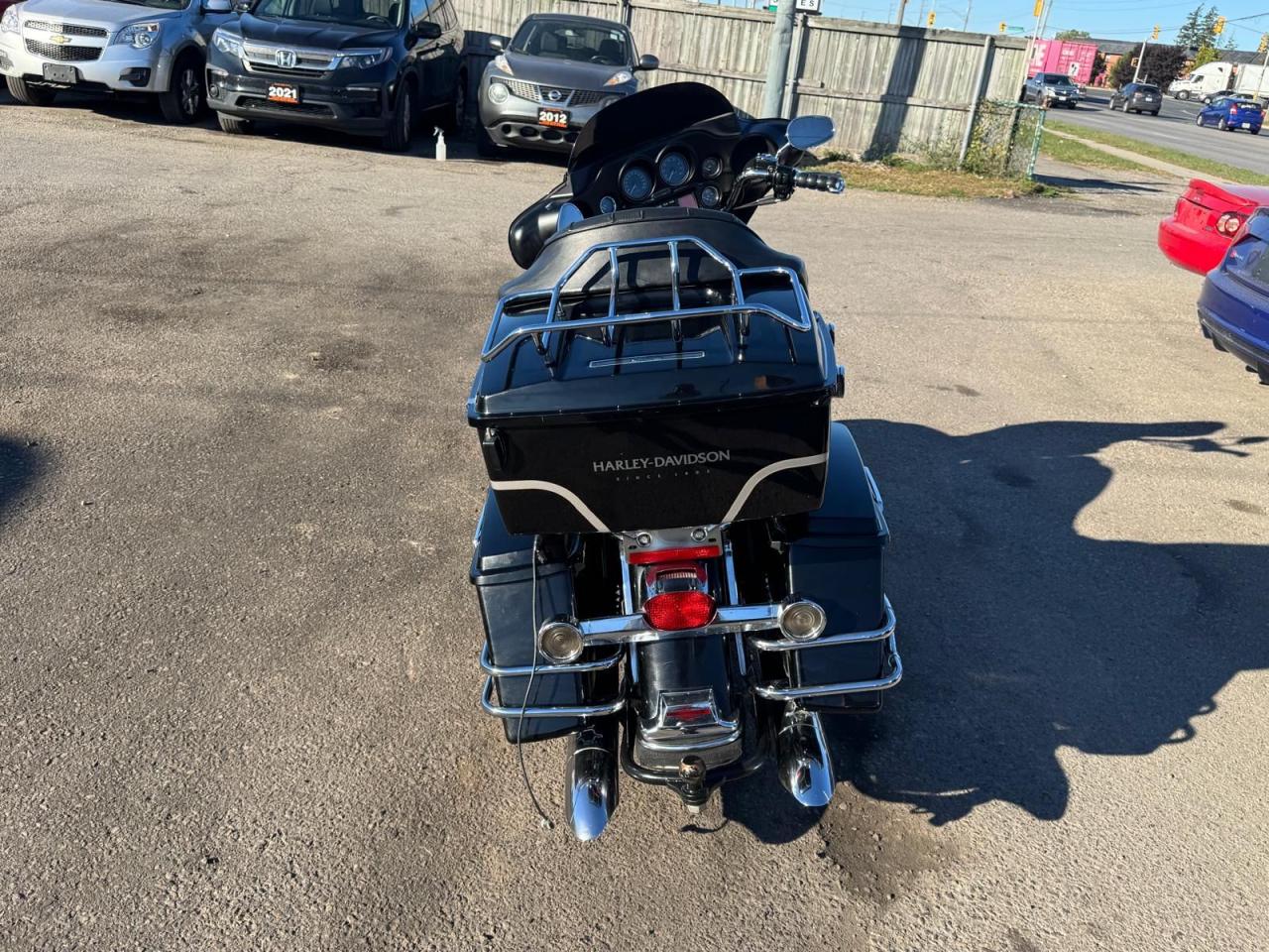 2003 Harley-Davidson Electra Glide Classic EXHAUST, LIGHT DAMAGE, 46KMS, CLEAN TITLE, AS IS Photo3