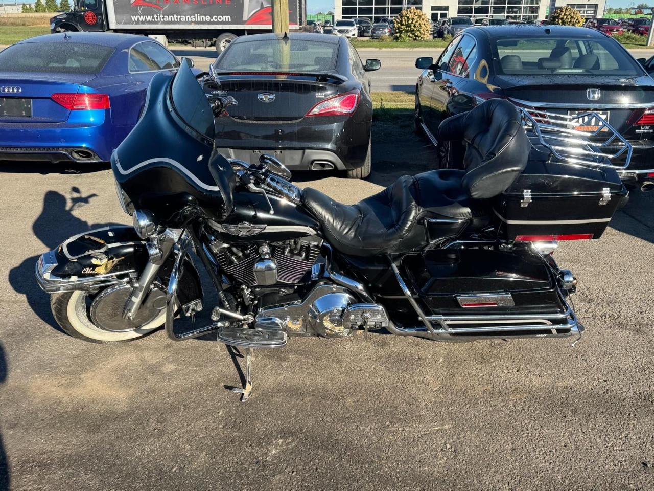 2003 Harley-Davidson Electra Glide Classic EXHAUST, LIGHT DAMAGE, 46KMS, CLEAN TITLE, AS IS - Photo #2