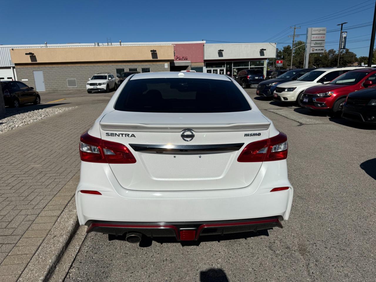 2017 Nissan Sentra NISMO Photo4