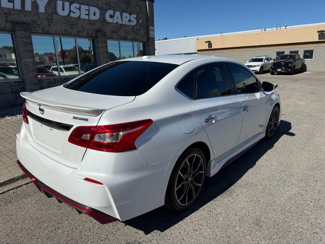 2017 Nissan Sentra NISMO Photo3