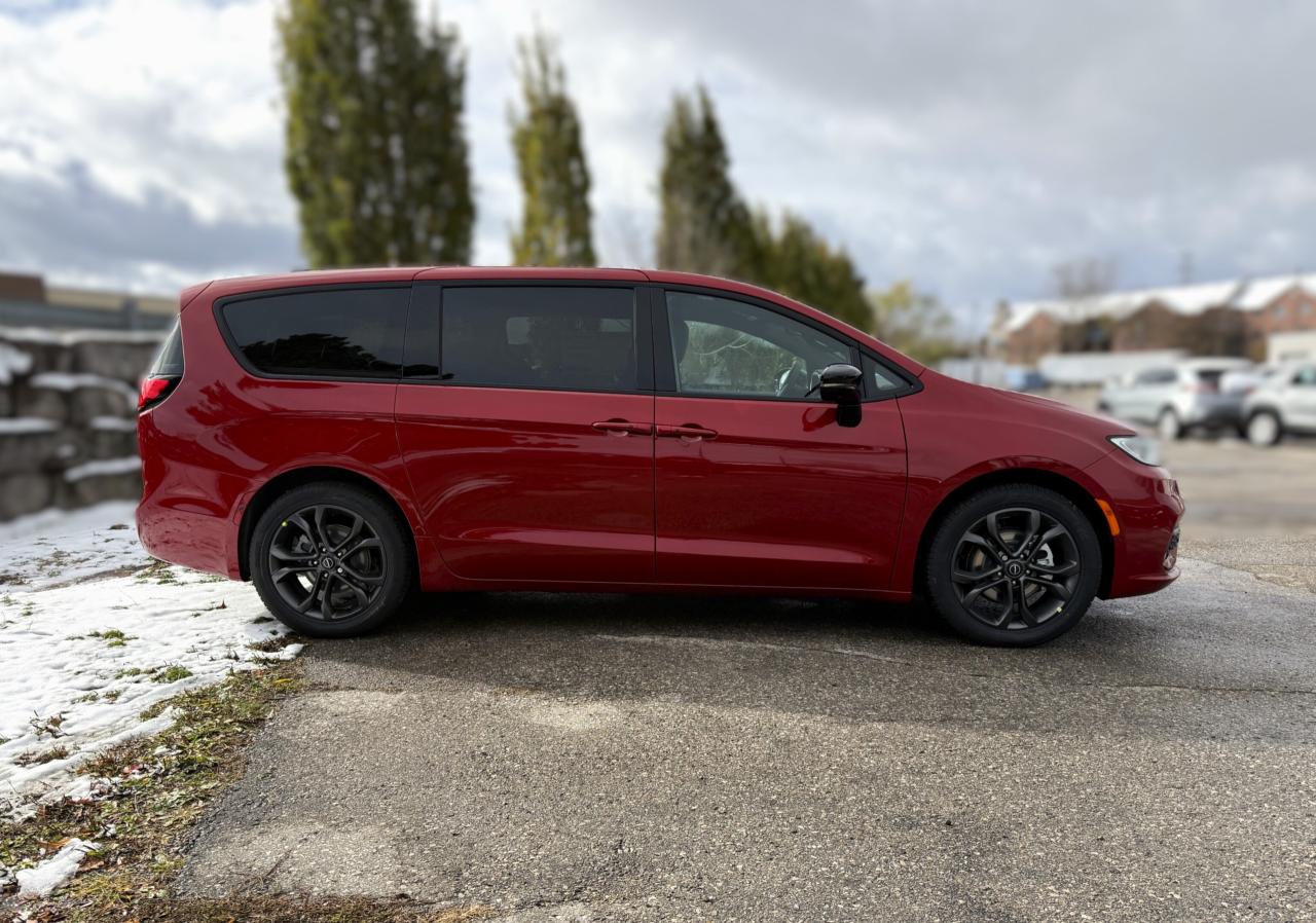 2026 Chrysler Pacifica Select FWD Photo