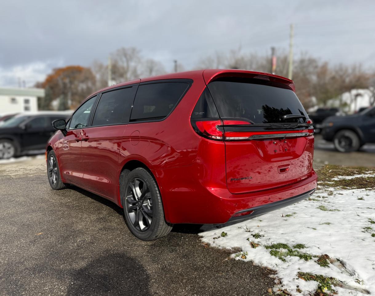 2026 Chrysler Pacifica Select FWD Photo