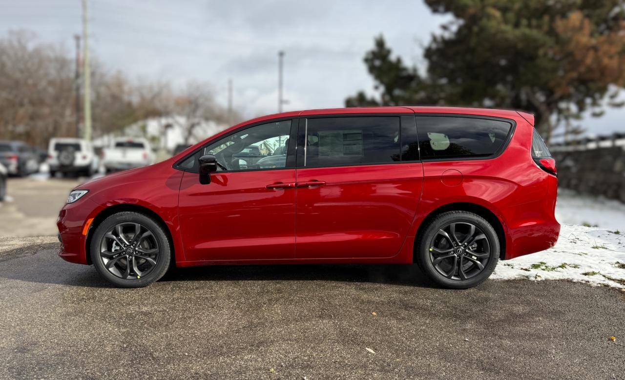 2026 Chrysler Pacifica Select FWD Photo