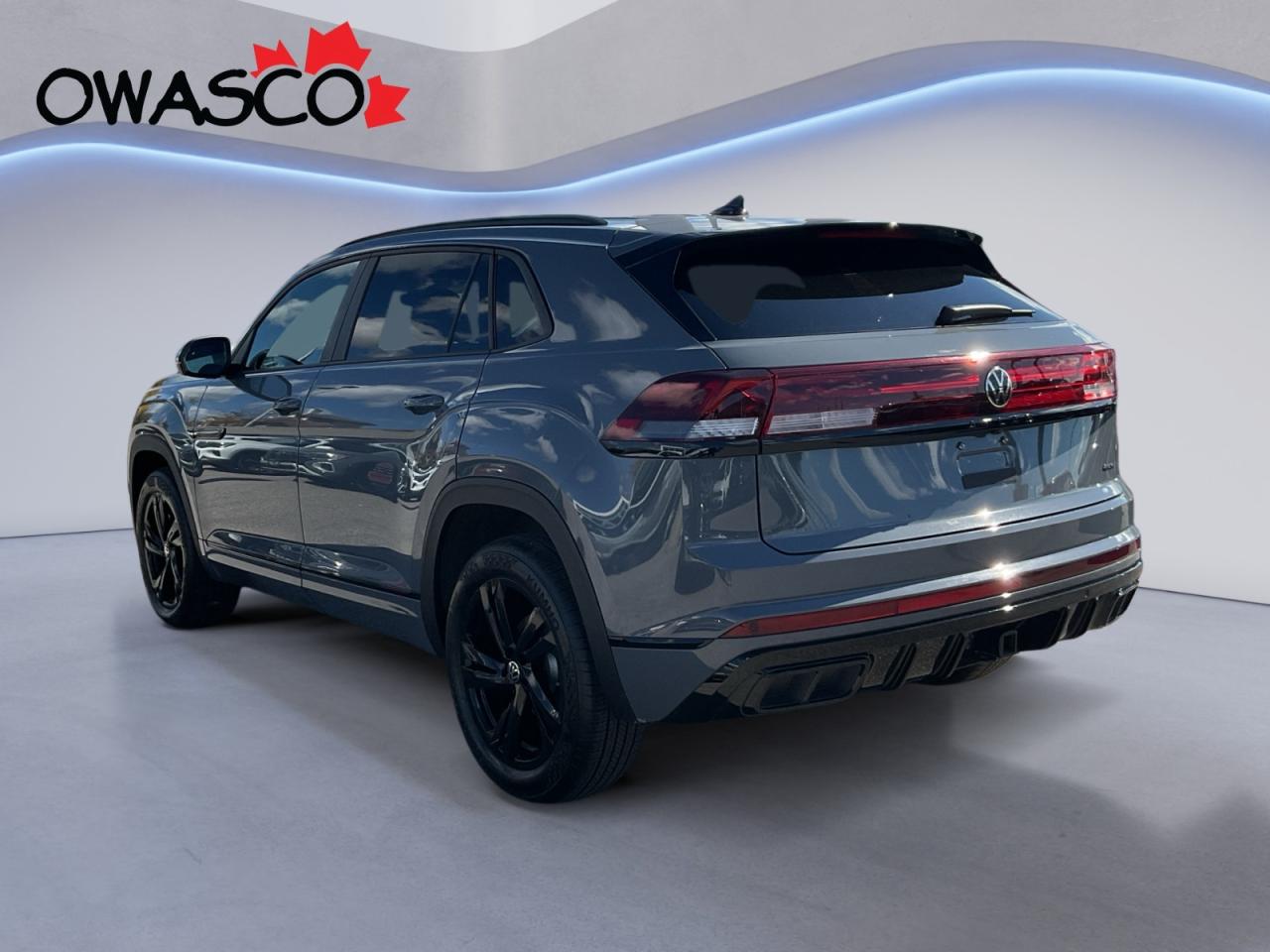 2025 Volkswagen Atlas Cross Sport 2.0L Comfortline R-Line Black Ed.! Why Buy New? Photo3