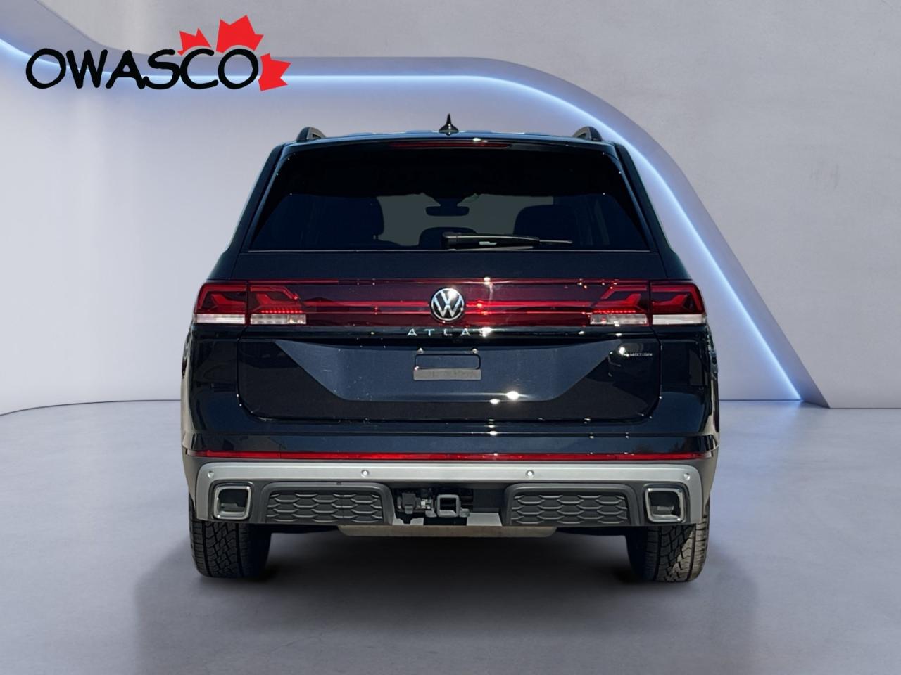 2025 Volkswagen Atlas 2.0L Peak Ed.! Why Buy New? Great kms! Sunroof Pkg Photo4