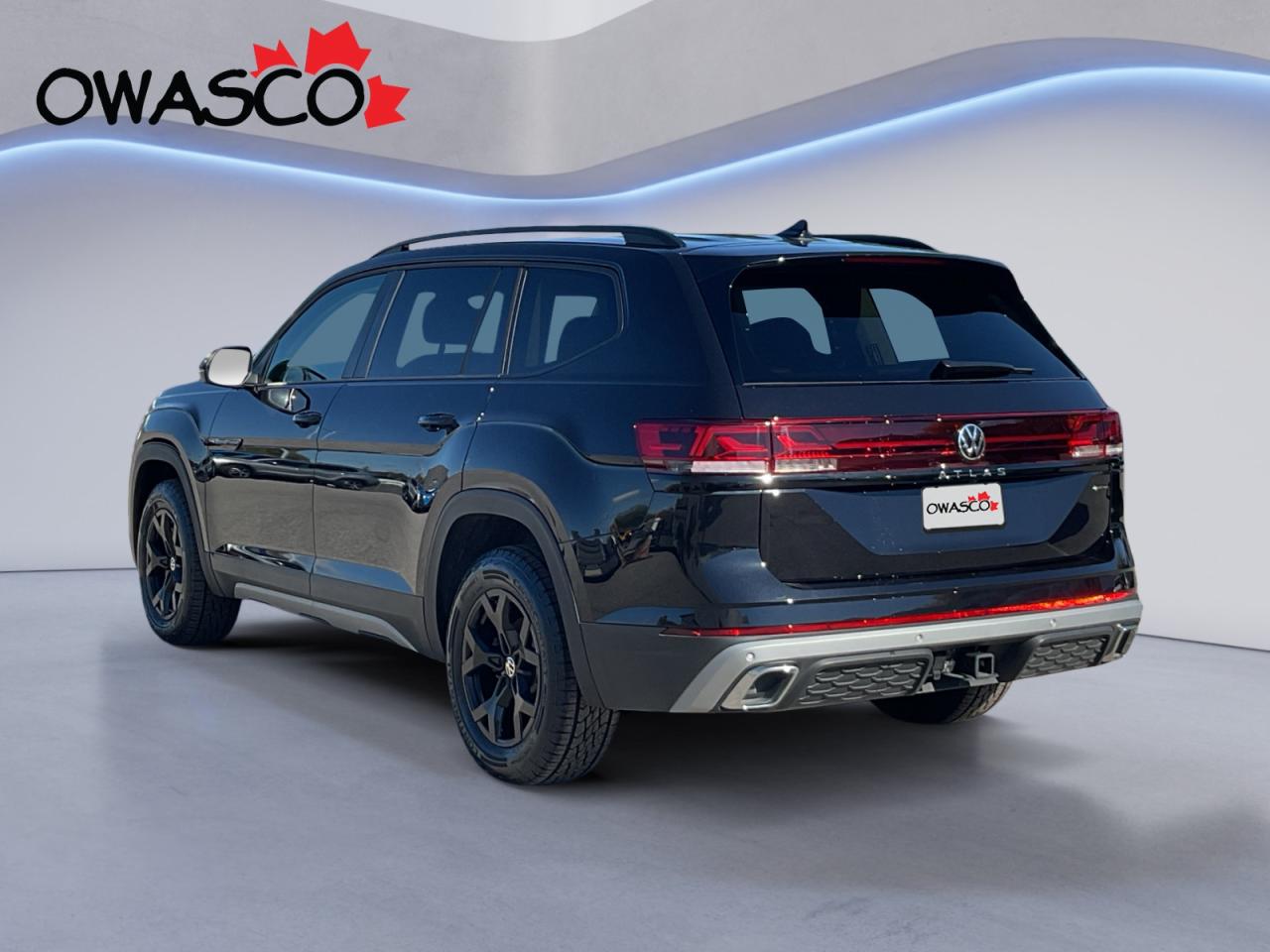 2025 Volkswagen Atlas 2.0L Peak Ed.! Why Buy New? Great kms! Sunroof Pkg Photo3