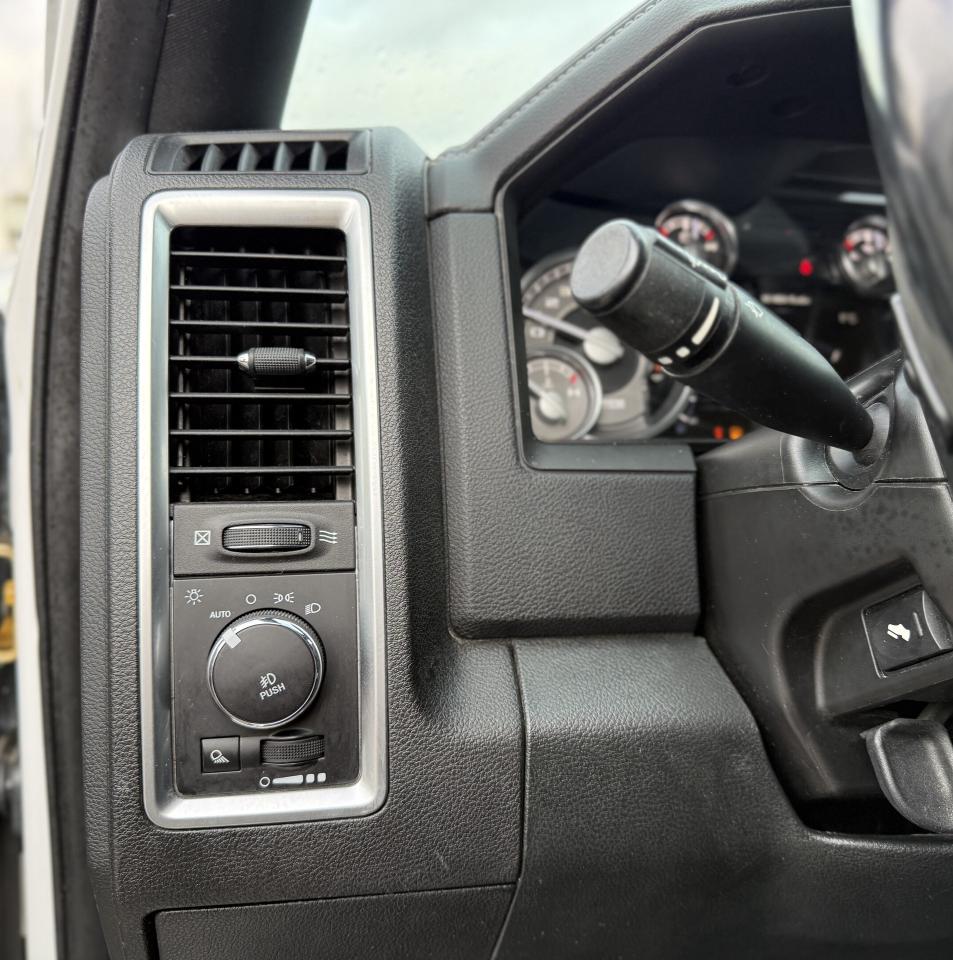 2017 RAM 1500 4WD Crew Cab 140.5  Limited | NAVIGATION | SUNROOF Photo