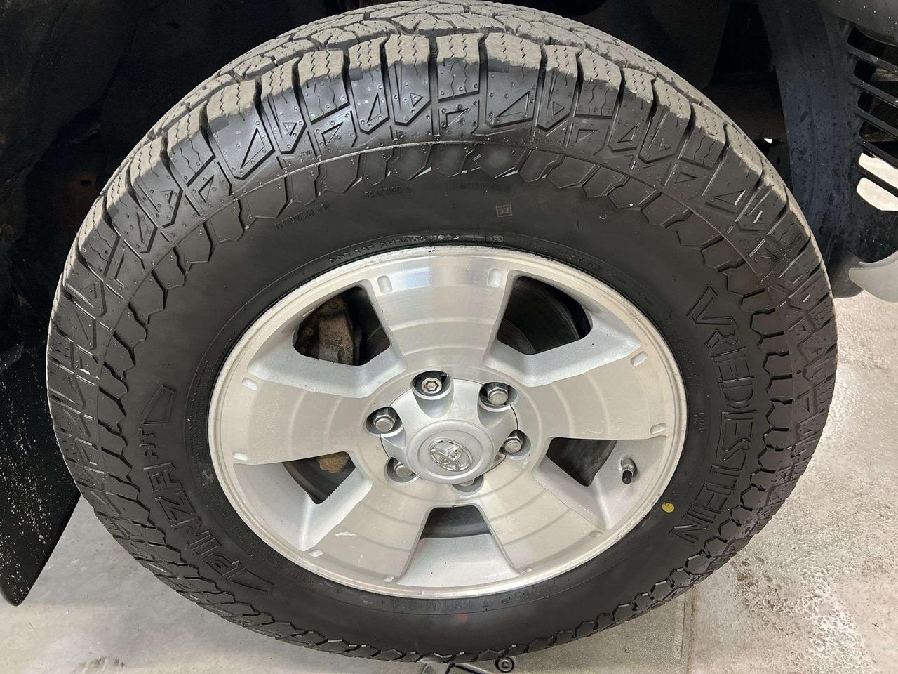 2011 Toyota Tacoma TRD SPORT 4X4 | REAR CAM | DBL CAB | 17IN ALLOYS Photo