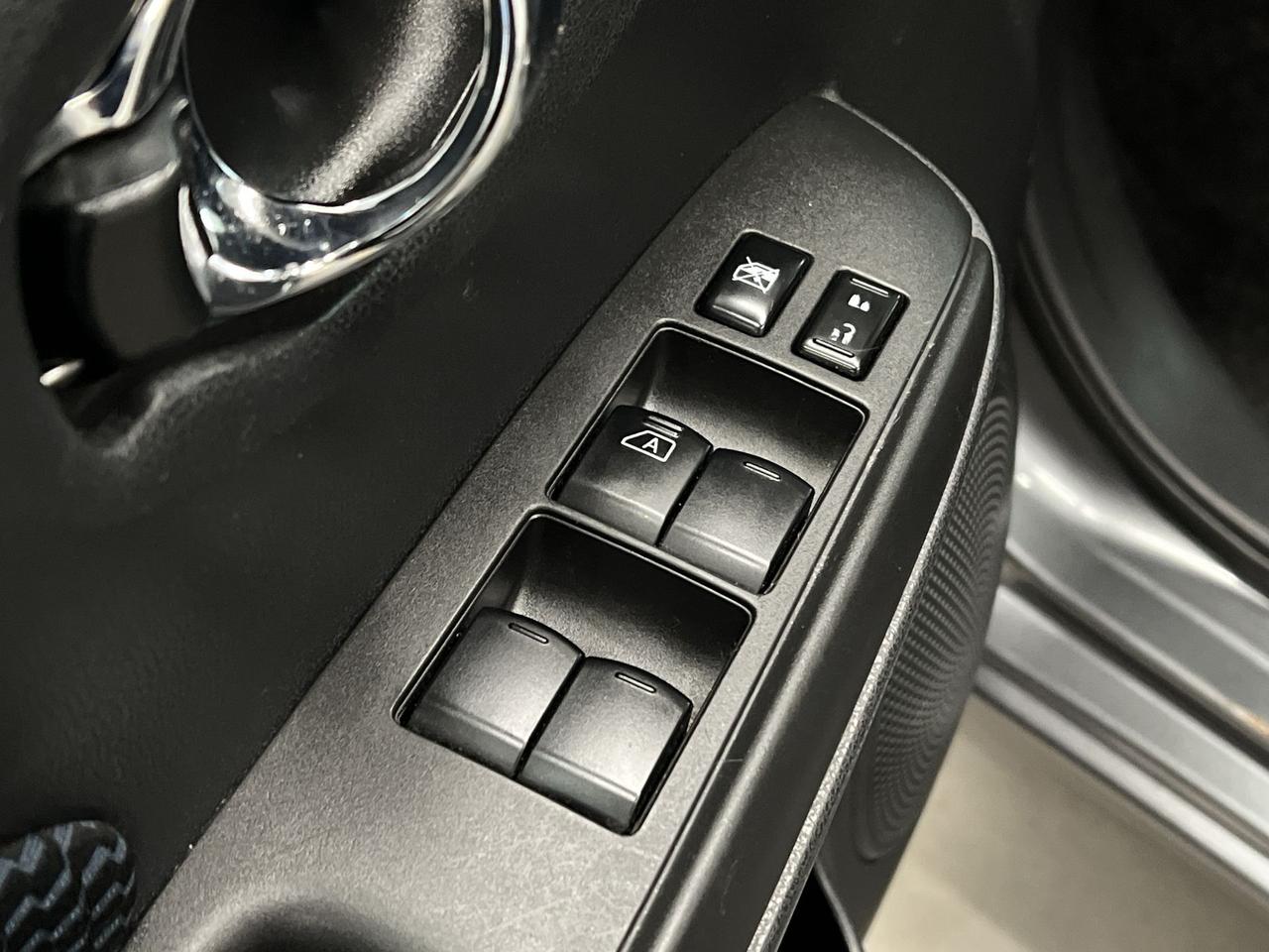 2018 Nissan Versa Note SV | AUTOMATIC | REAR CAM | HTD SEATS | BLUETOOTH Photo