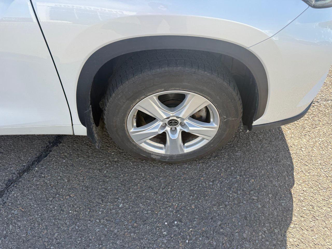 2023 Toyota Highlander LE Photo3