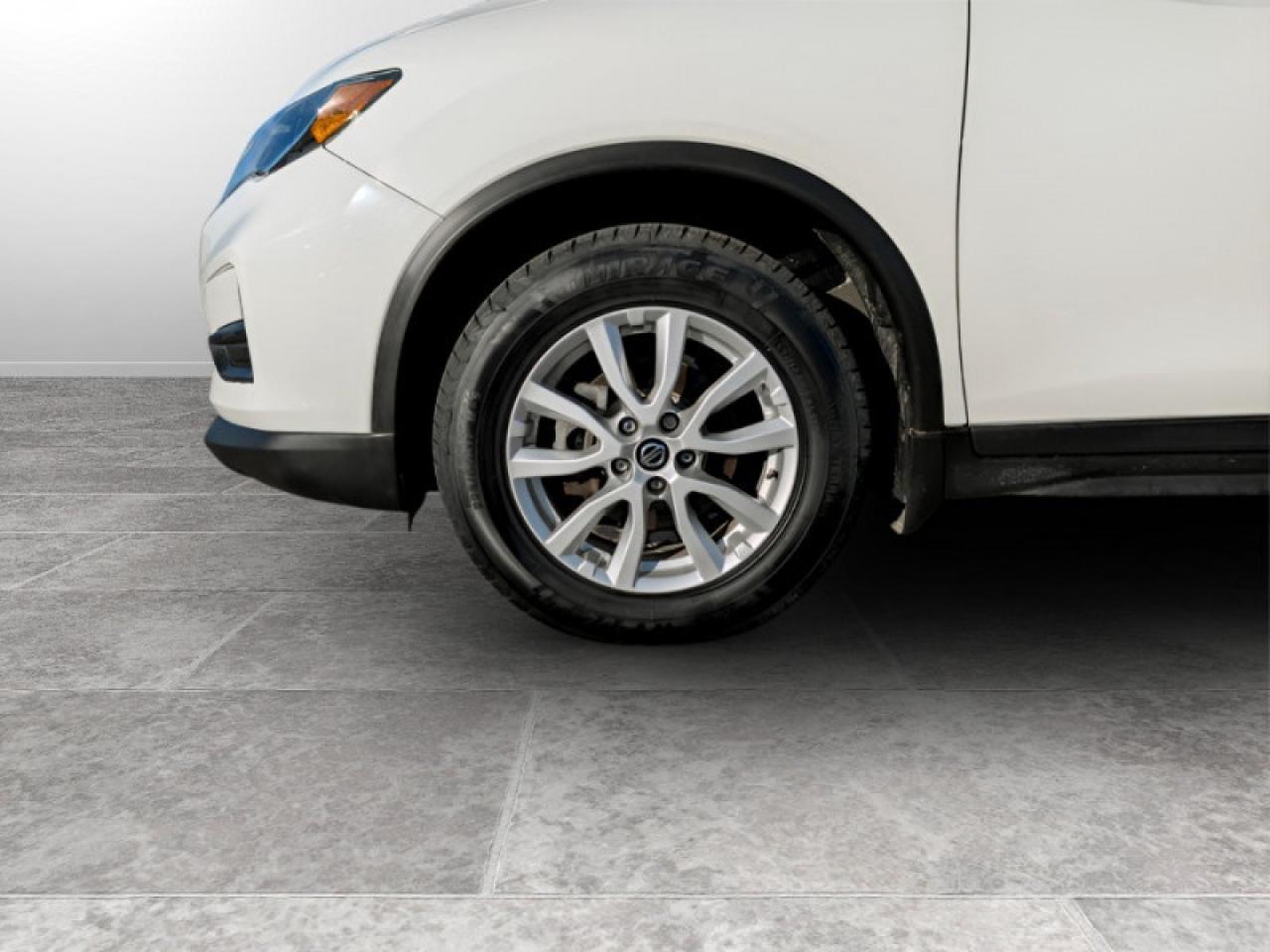 2020 Nissan Rogue S Special Edition  **HTD SW - BLIND SPOT** Photo