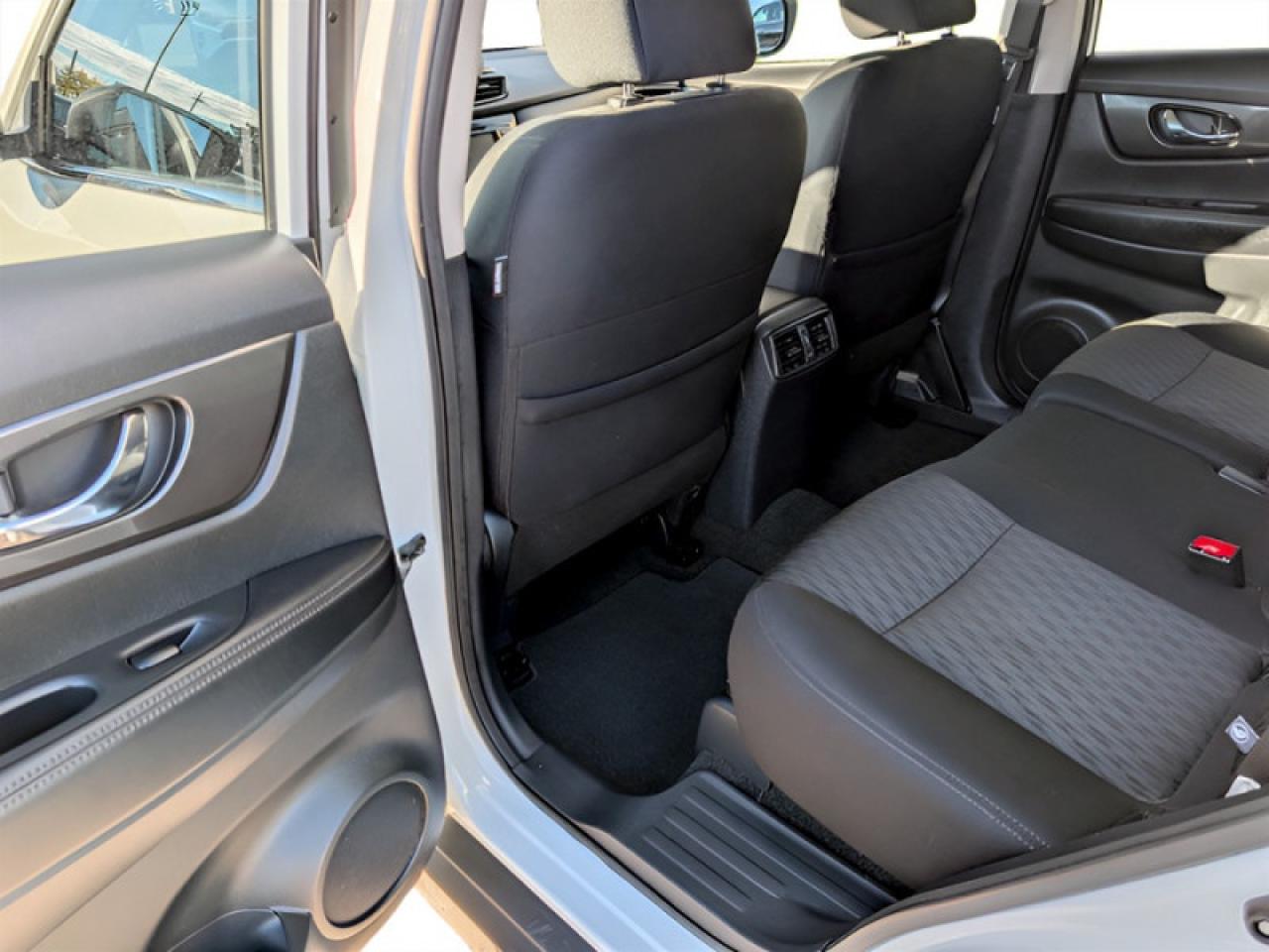 2020 Nissan Rogue S Special Edition  **HTD SW - BLIND SPOT** Photo