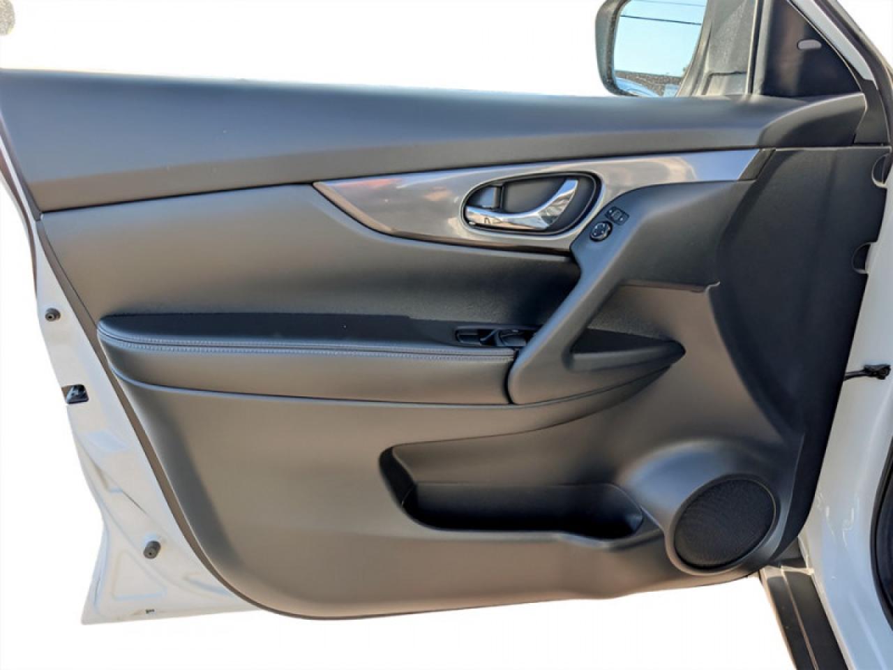 2020 Nissan Rogue S Special Edition  **HTD SW - BLIND SPOT** Photo