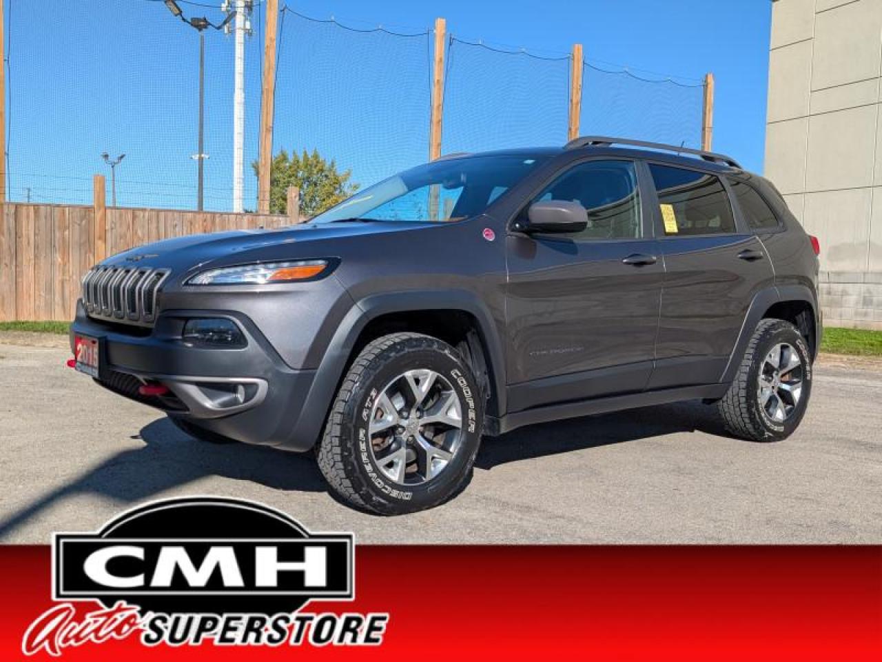 2015 Jeep Cherokee Trailhawk  **VERY LOW KMS - 3.2L V6**