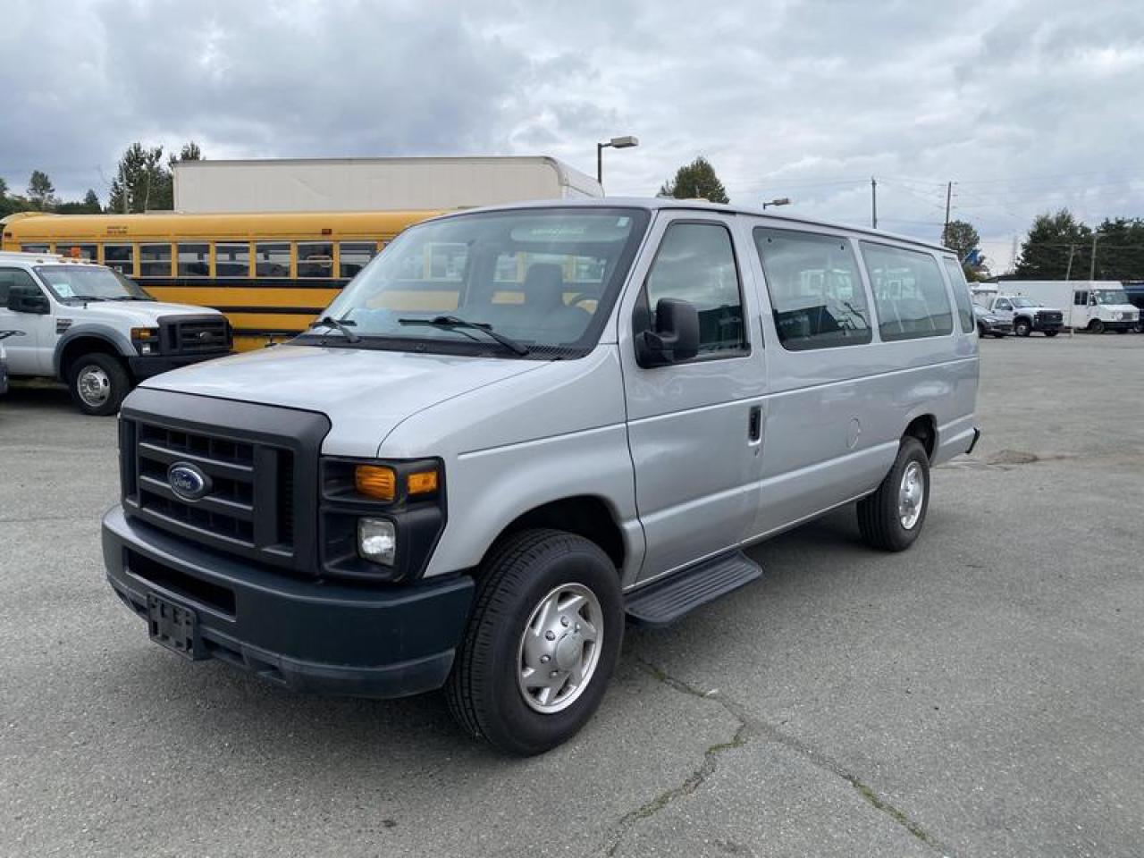 Used 2010 Ford Econoline E-350 XL Super Duty Extended 15 Passenger Van for sale in Burnaby, BC