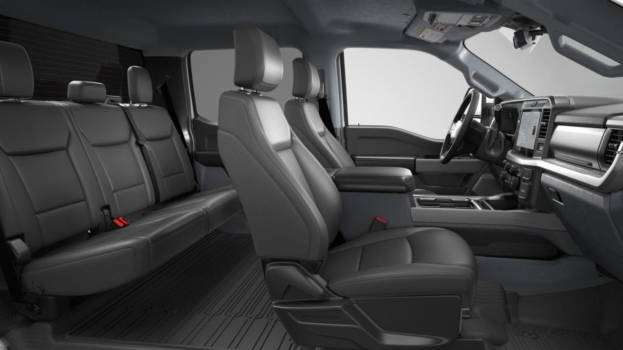 2026 Ford SUPERDUTY F-350® XLT Photo5