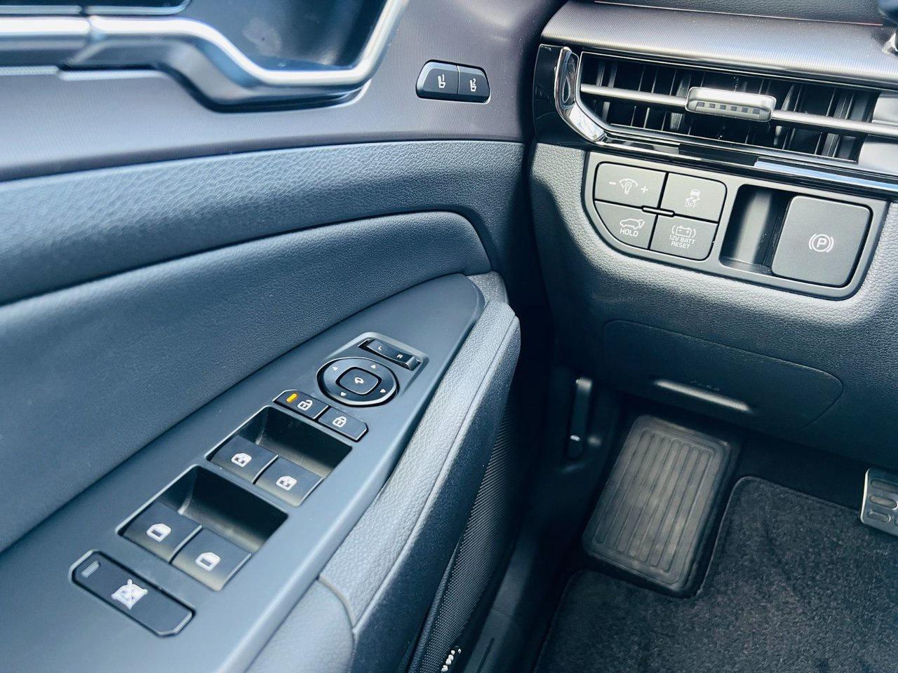 2026 Kia Sportage HEV SX - Black Interior Photo