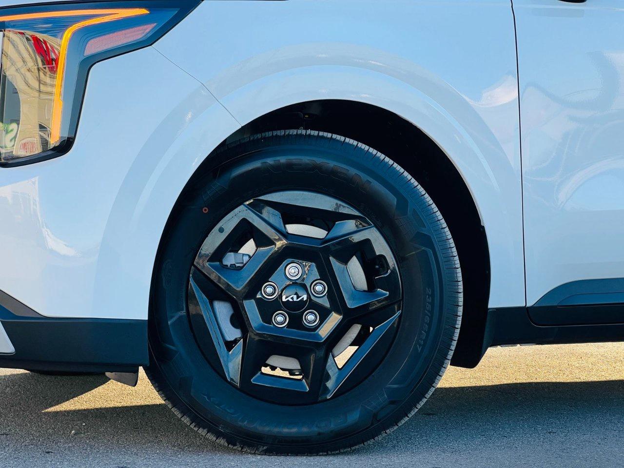 2026 Kia Carnival LX+ Photo