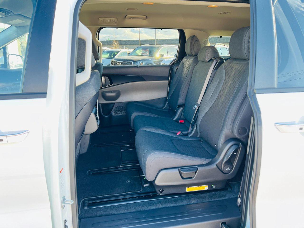 2026 Kia Carnival LX+ Photo