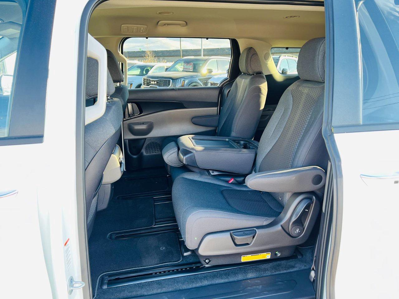 2026 Kia Carnival LX+ Photo