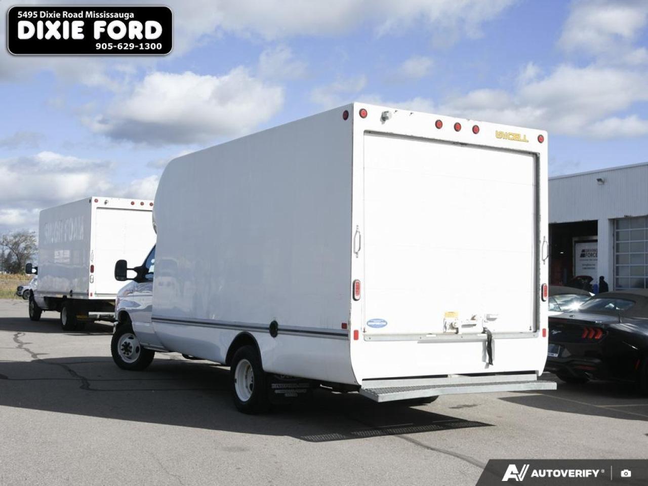 2021 Ford E-Series Cutaway  Photo3