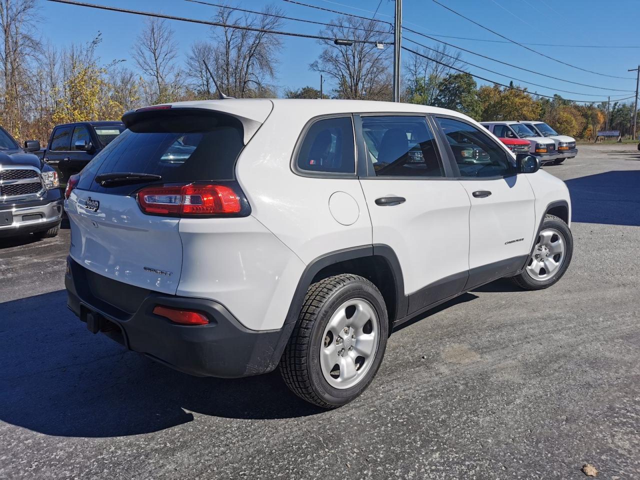 2017 Jeep Cherokee Sport - Photo #5