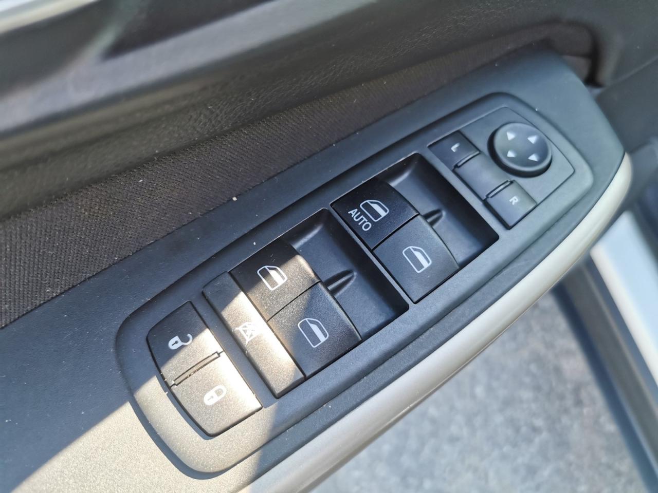 2017 Jeep Cherokee Sport - Photo #11