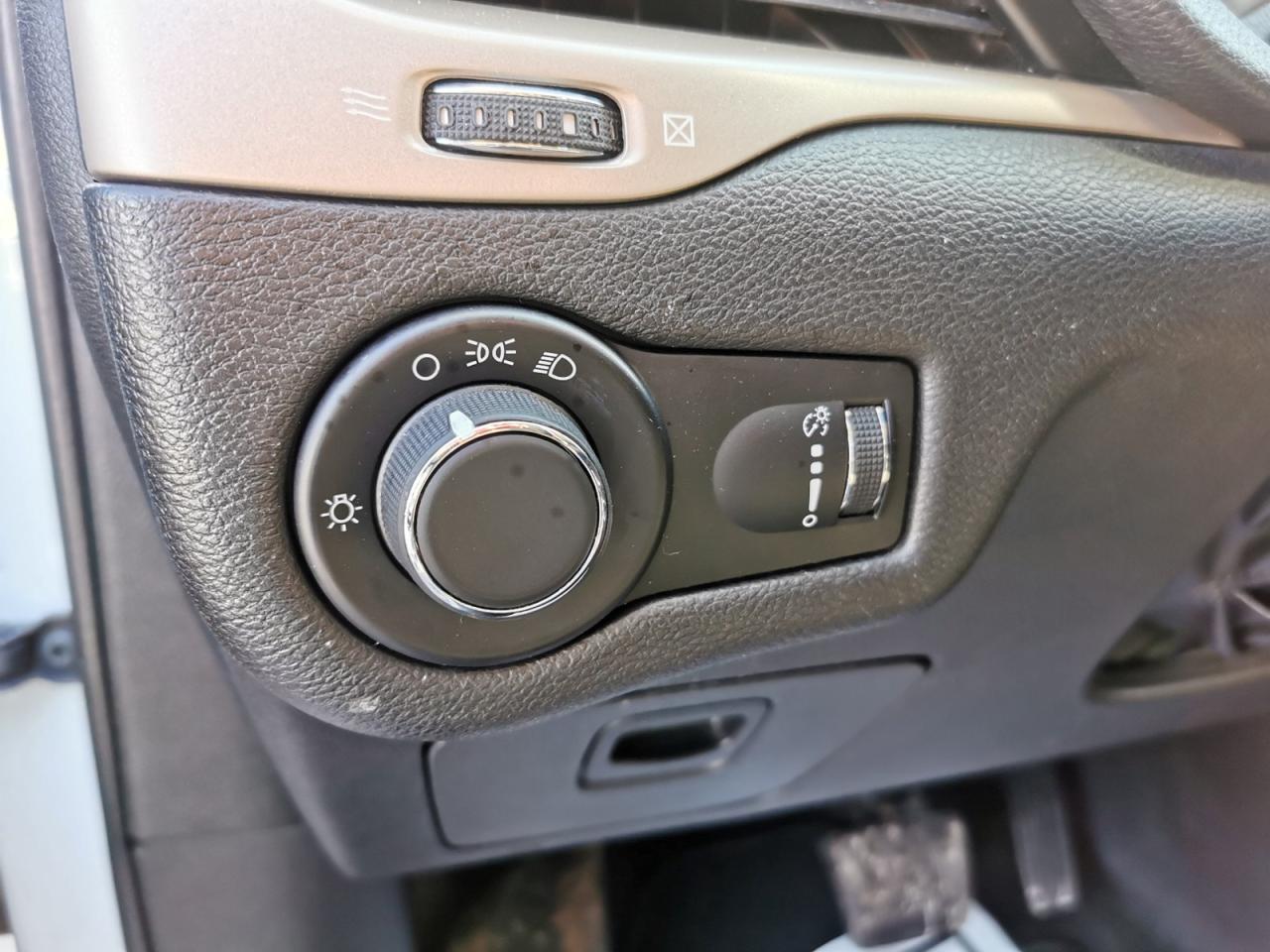 2017 Jeep Cherokee Sport - Photo #21