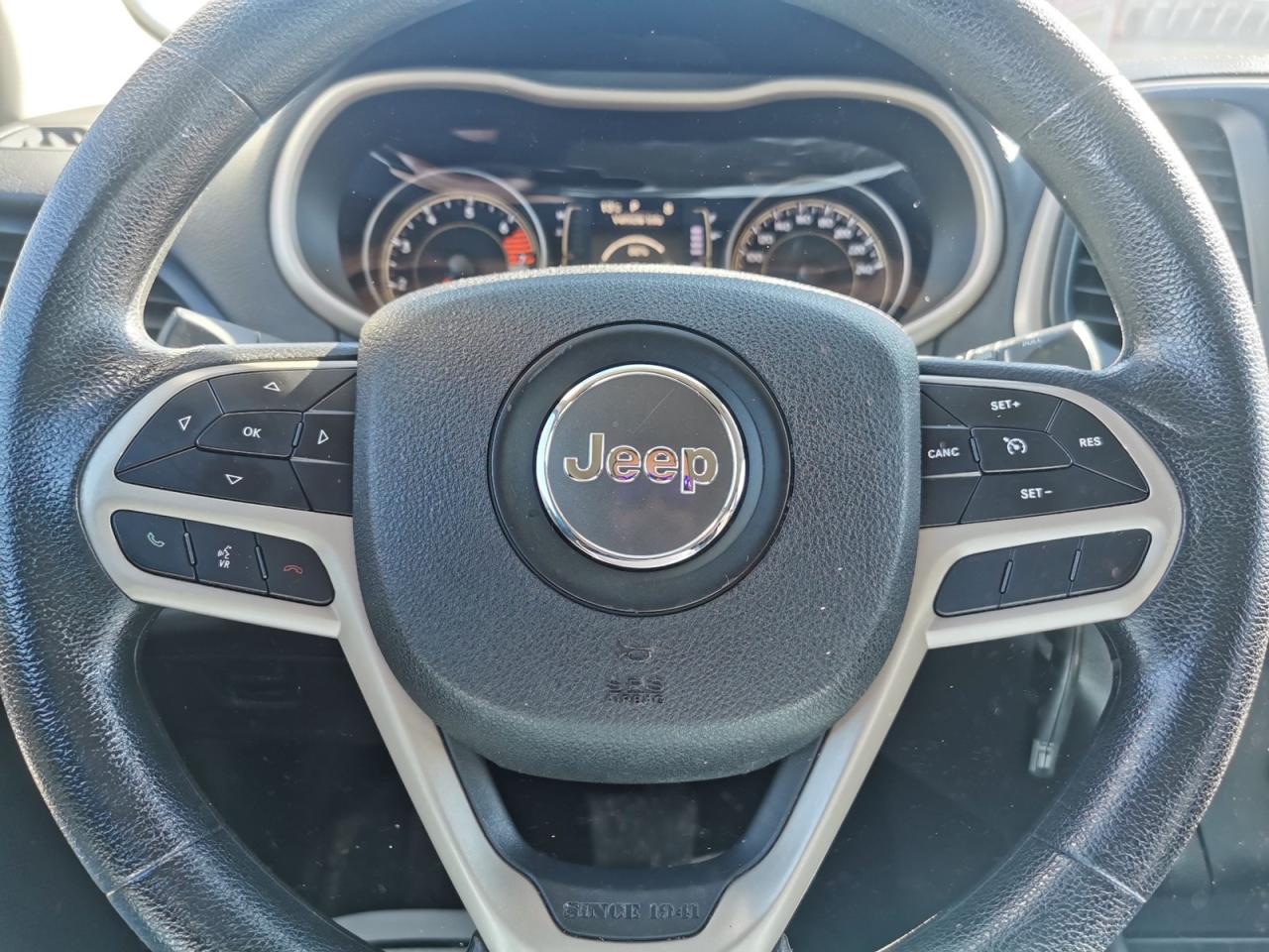 2017 Jeep Cherokee Sport - Photo #23