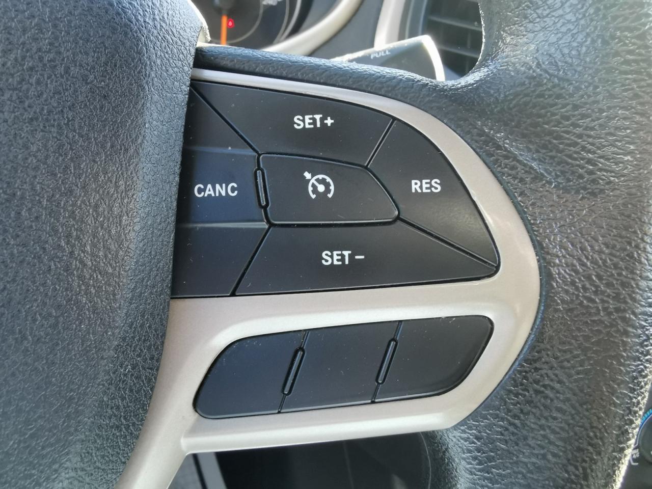 2017 Jeep Cherokee Sport - Photo #31