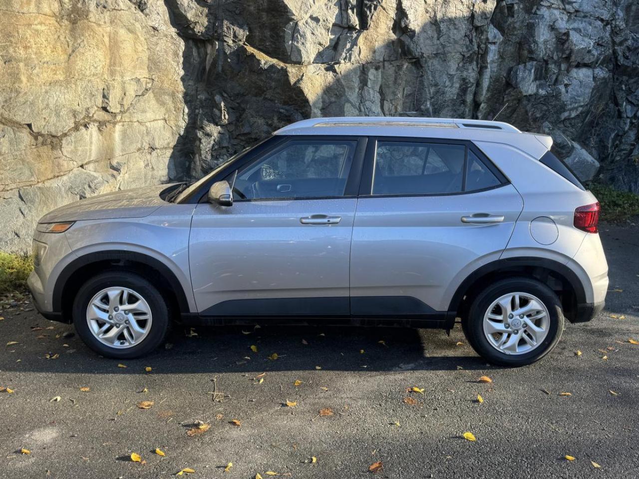 2025 Hyundai Venue Preferred IVT Photo3