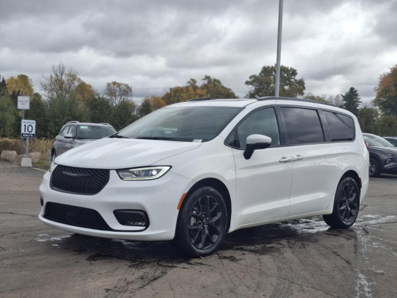Used 2023 Chrysler Pacifica Touring L AWD | Leather | Pano Roof | 