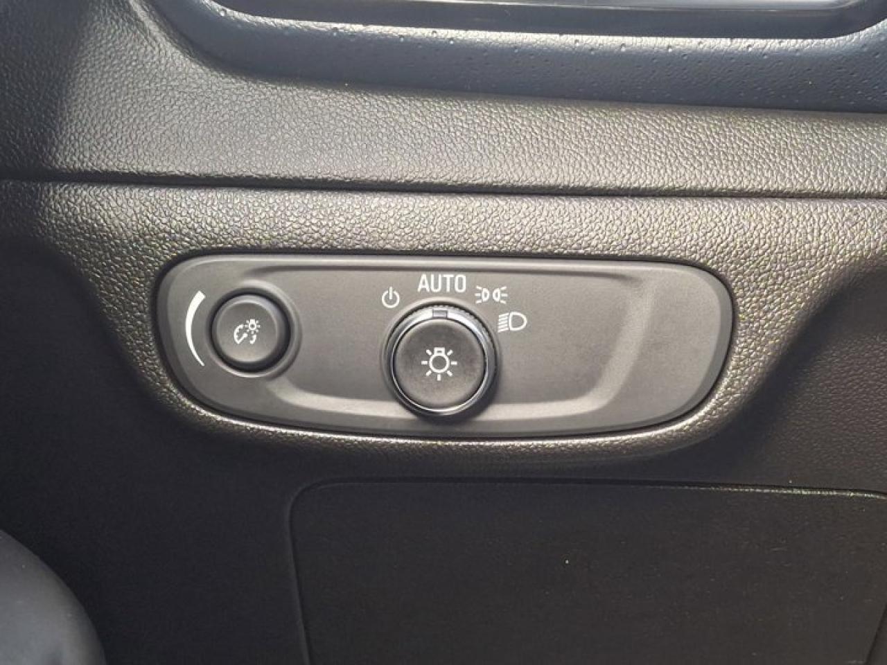 2023 Chevrolet Bolt EUV Premier | Sun & Sound Group | Nav | Sunroof | Heated + Cooled Seats | Photo