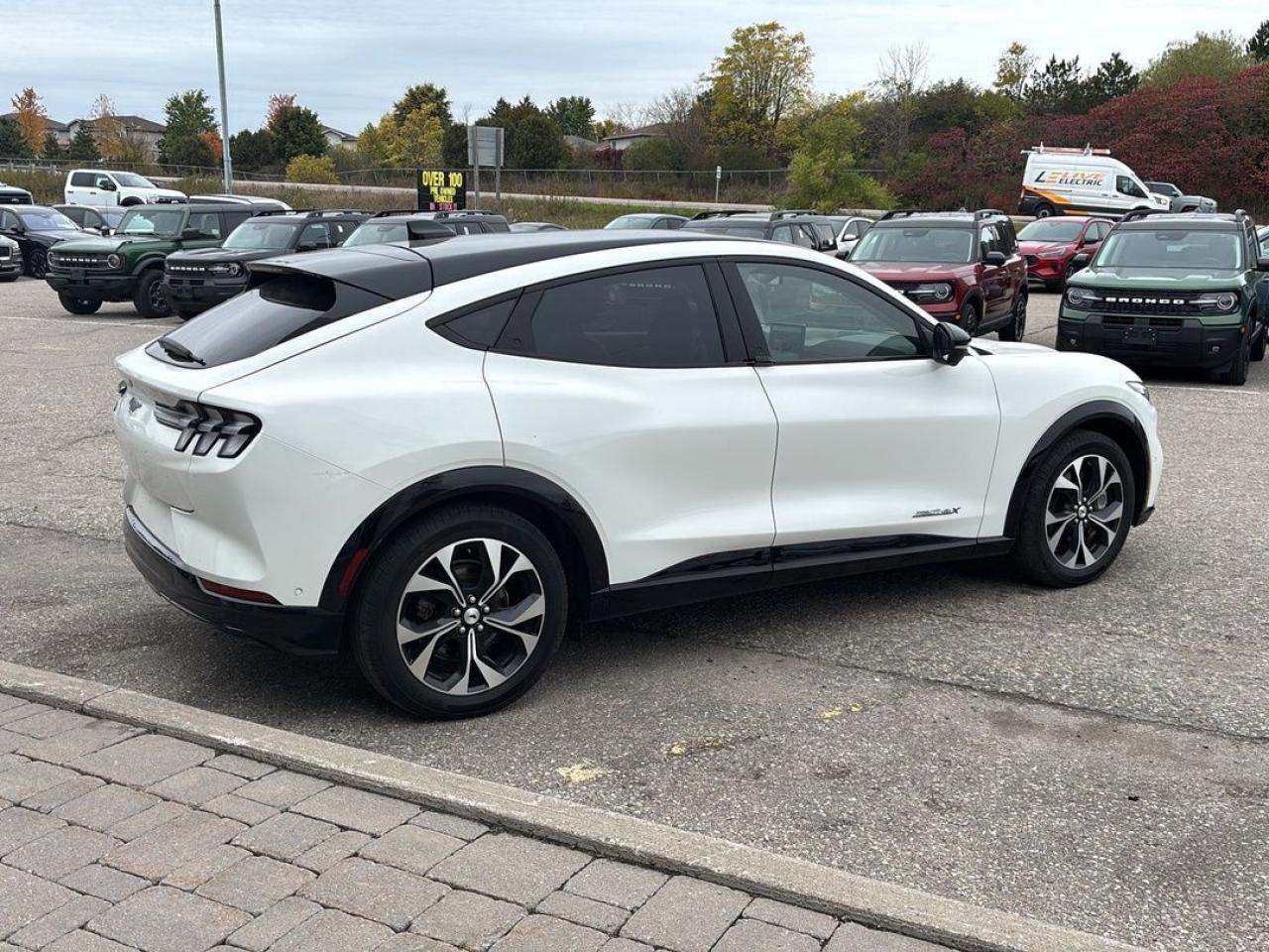 2021 Ford Mustang Mach-E Premium Photo4