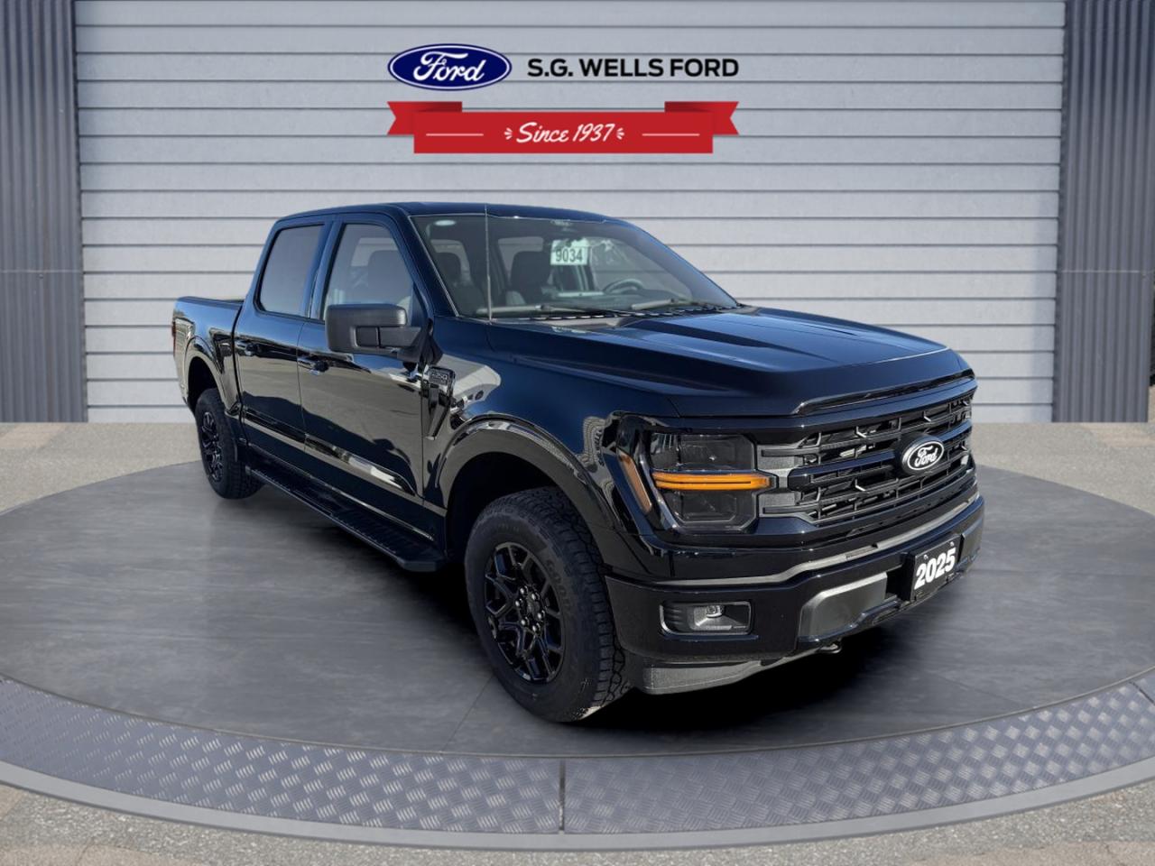 2025 Ford F-150 XLT Photo2