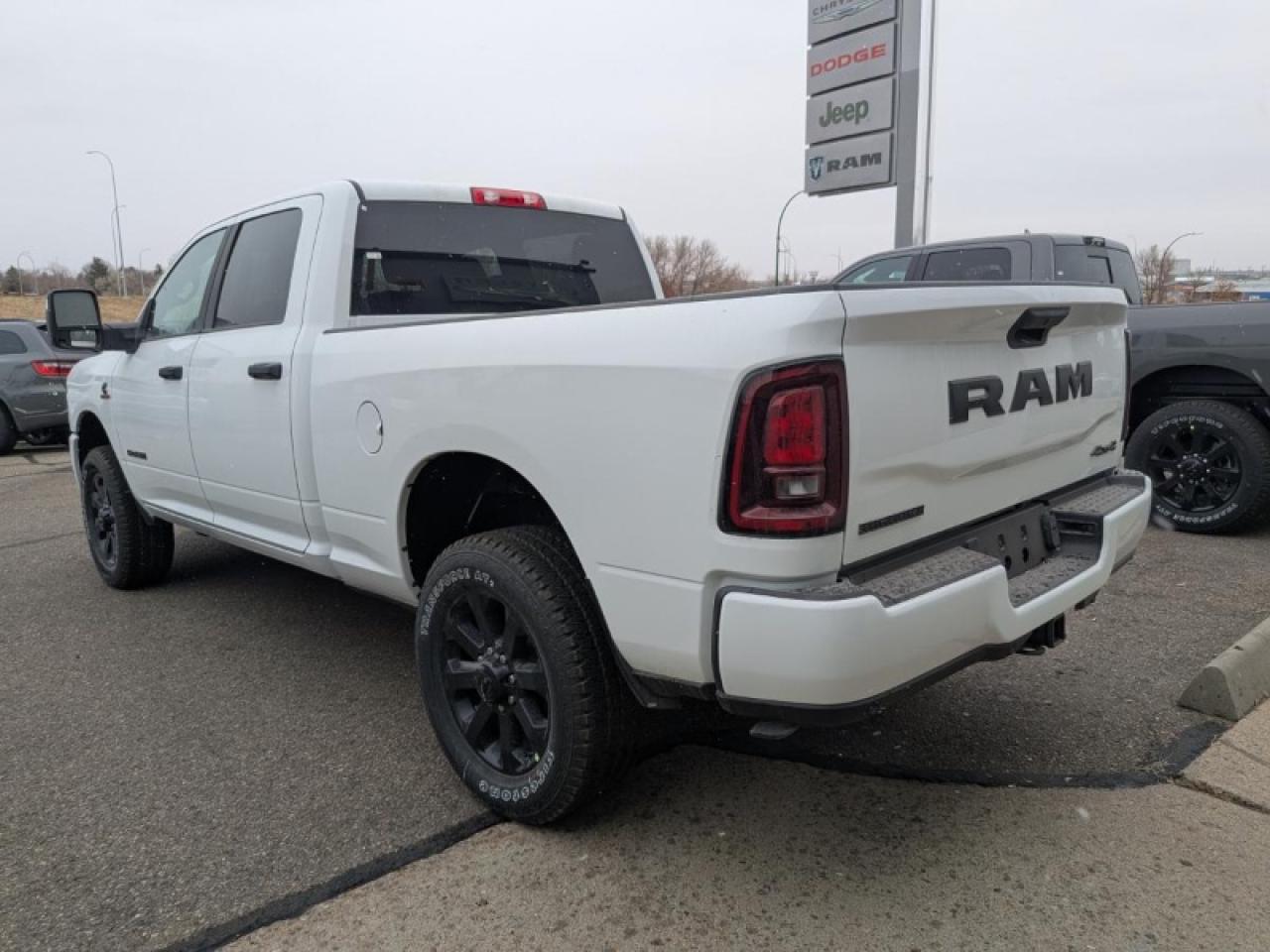 2026 RAM 3500 BIG HORN CREW 6'4" 4X4 6.7L DIESEL (ETM) Photo4