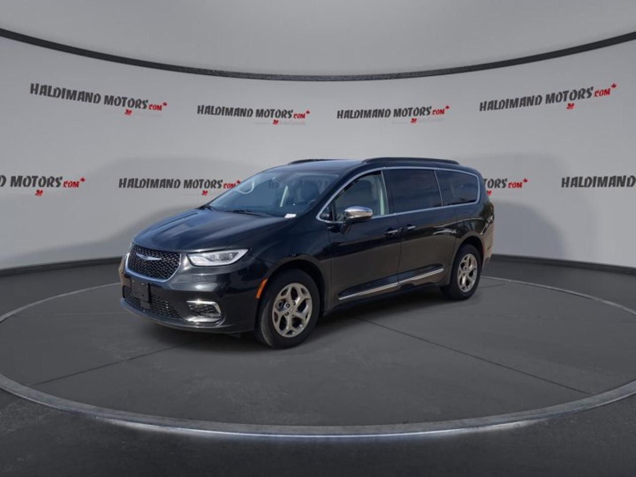 2023 Chrysler Pacifica Limited AWD Panoramic Roof | 2nd Row Captain Seats | Leather Seats Photo4