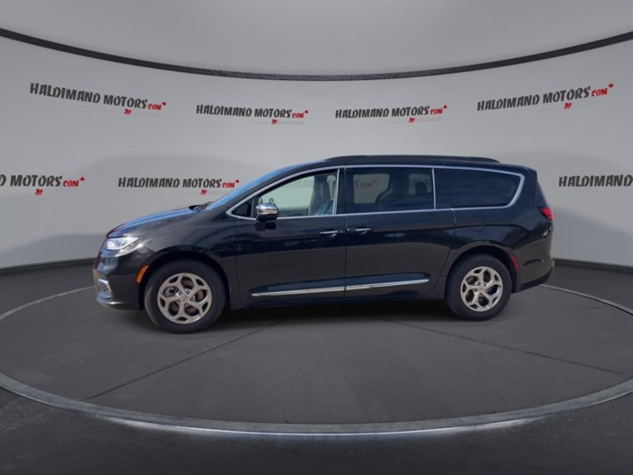 2023 Chrysler Pacifica Limited AWD Panoramic Roof | 2nd Row Captain Seats | Leather Seats Photo