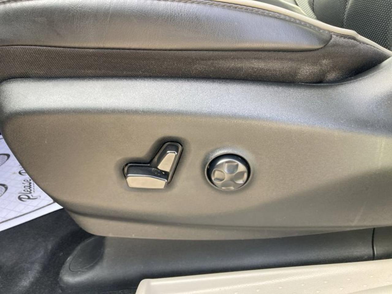 2023 Chrysler Pacifica Limited AWD Panoramic Roof | 2nd Row Captain Seats | Leather Seats Photo