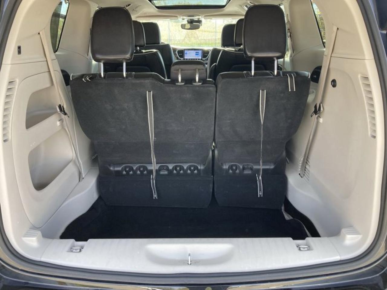 2023 Chrysler Pacifica Limited AWD Panoramic Roof | 2nd Row Captain Seats | Leather Seats Photo